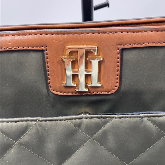 2.8.26 Tommy Hilfiger Quilted Green Tote with Brown Trim - Picture 2 of 13
